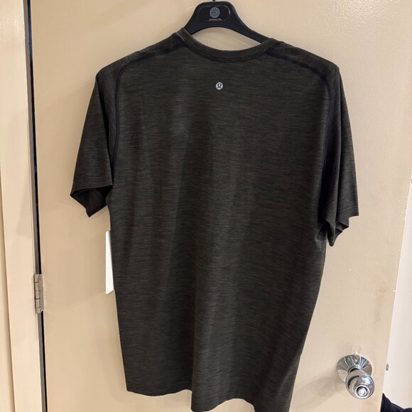 Lululemon Tech shirt - Picture 4 of 4